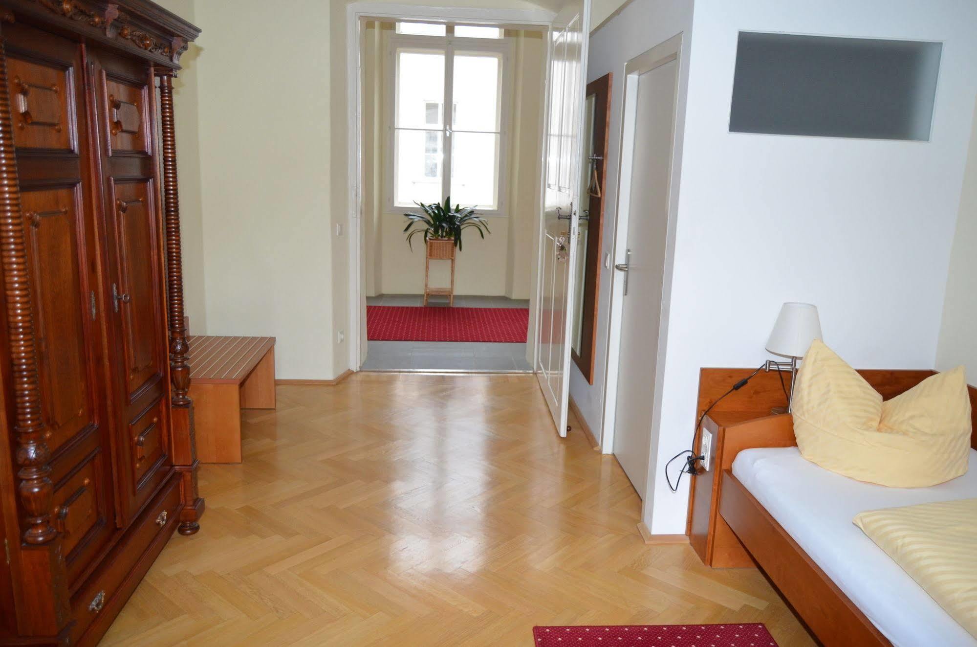 Gastehaus Im Priesterseminar Guest house
