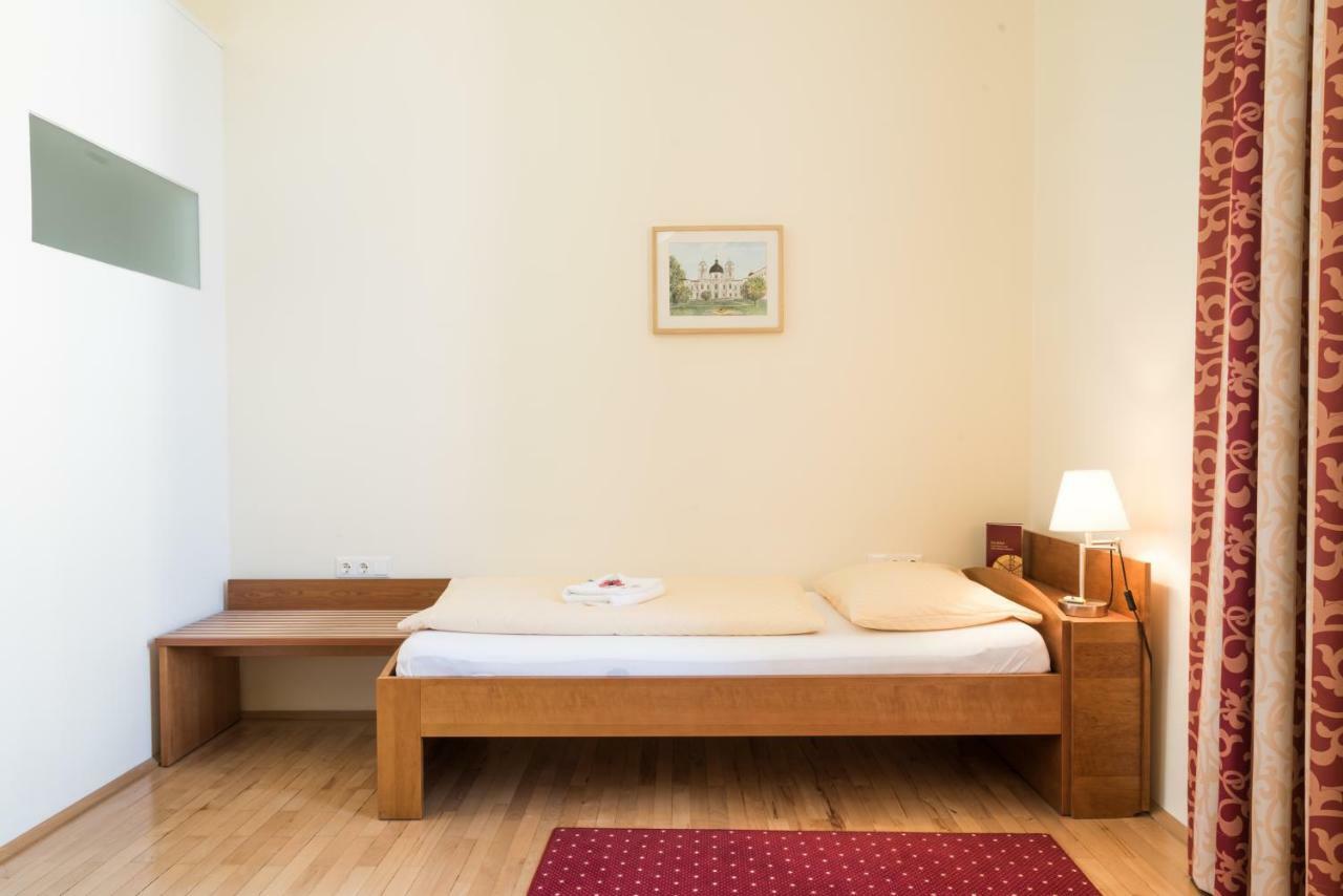 Gastehaus Im Priesterseminar Guest house