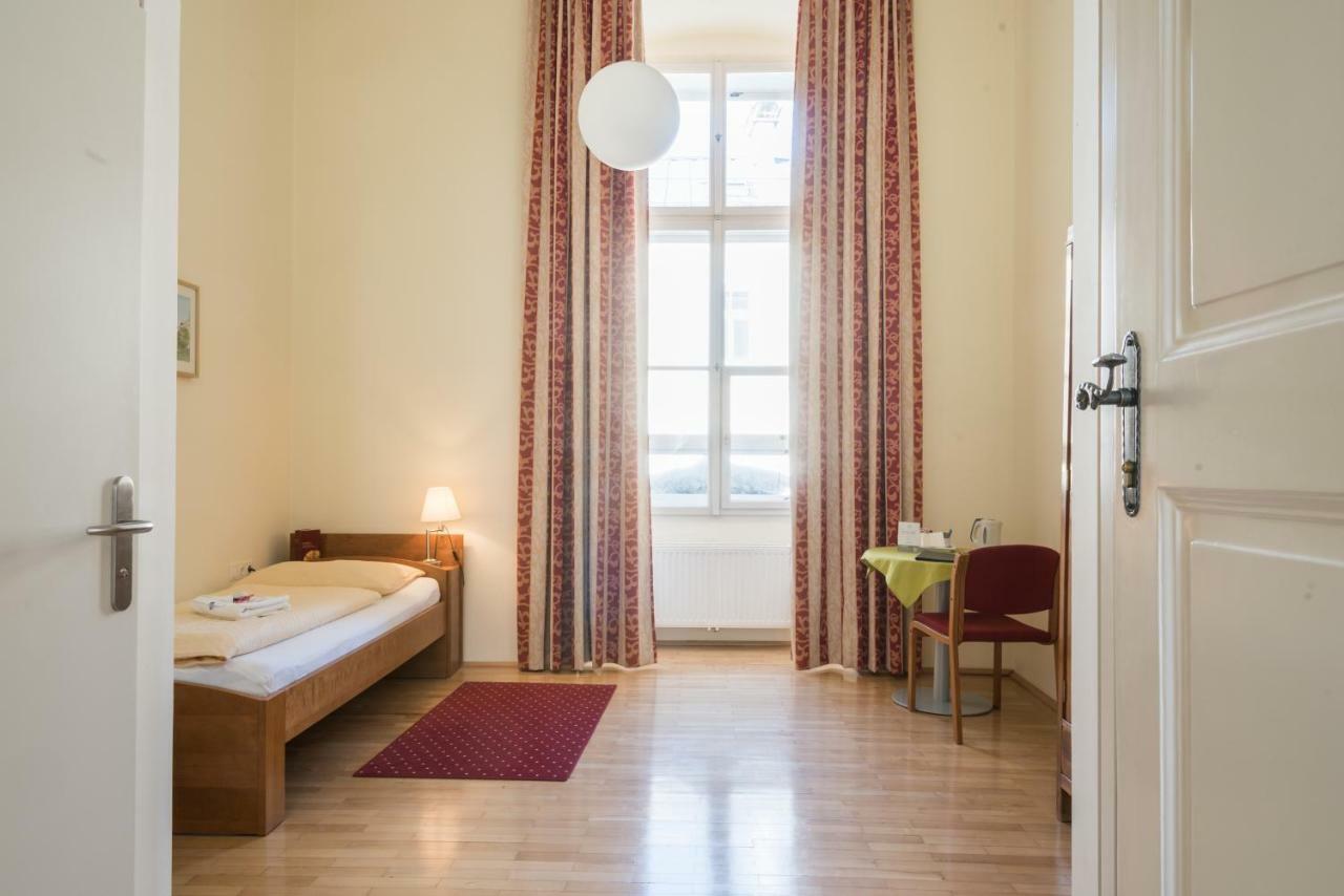 Gastehaus Im Priesterseminar Guest house