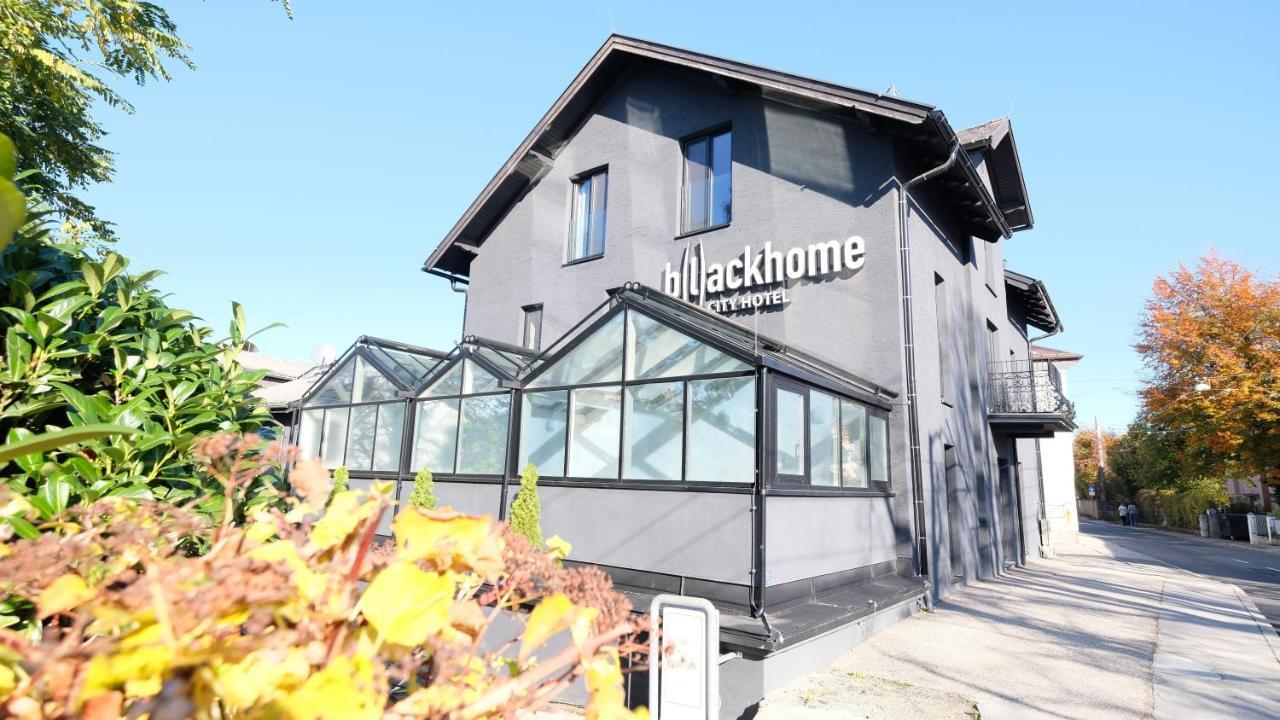 Blackhome I Contactless Check-in Aparthotel Salzburg