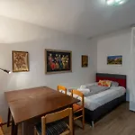 Familienappartement Mit Balkon