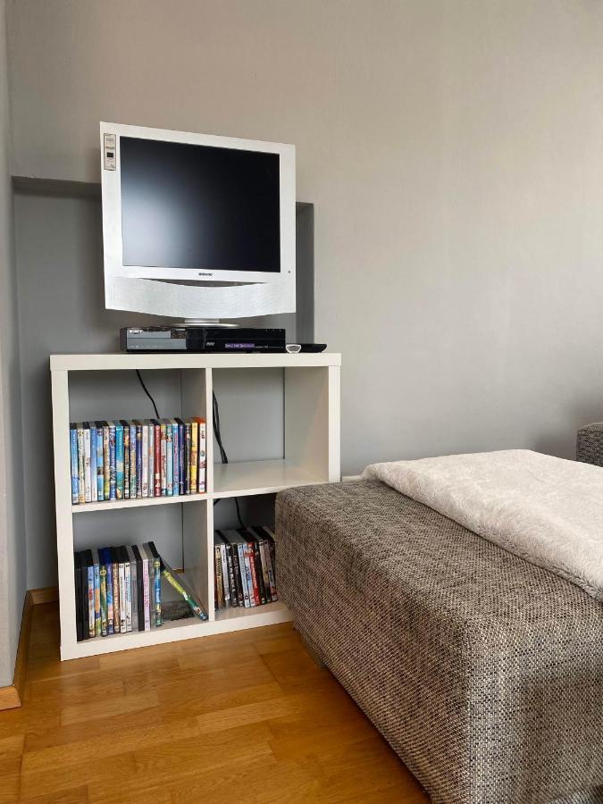 Grüne Stadtoase: Gartenwohnung Mit Parkplatz Apartment *