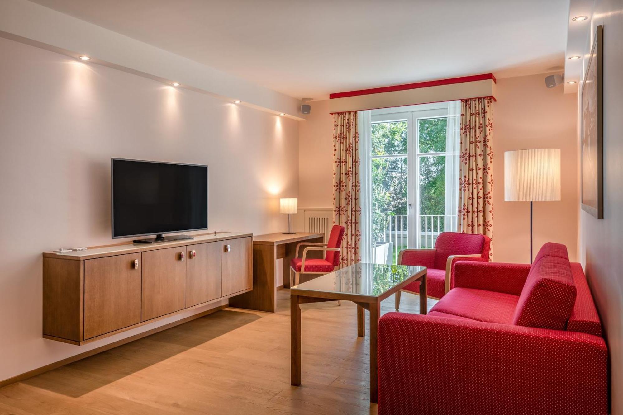 Sheraton Grand Hotel