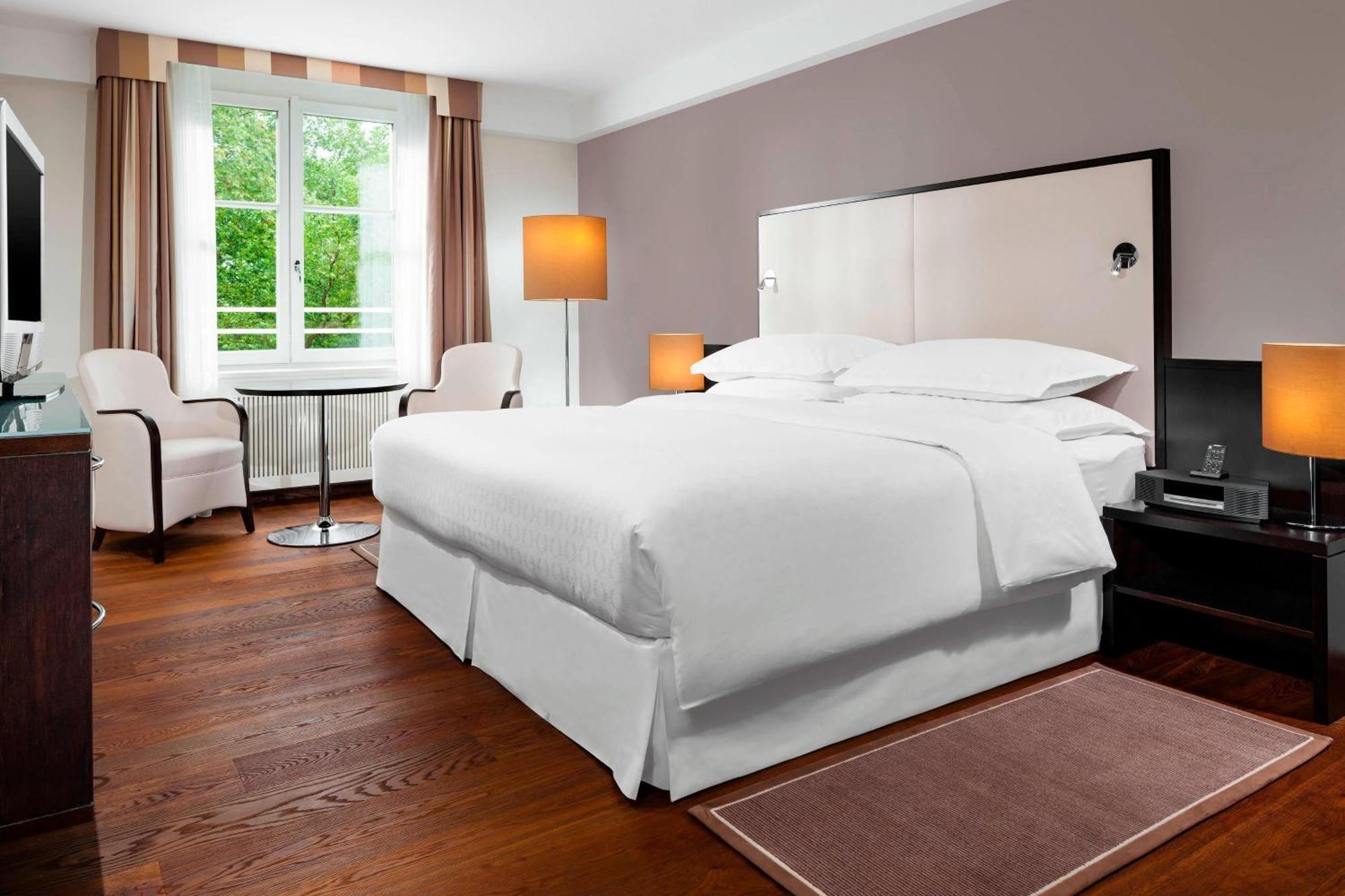 Sheraton Grand Hotel 5*