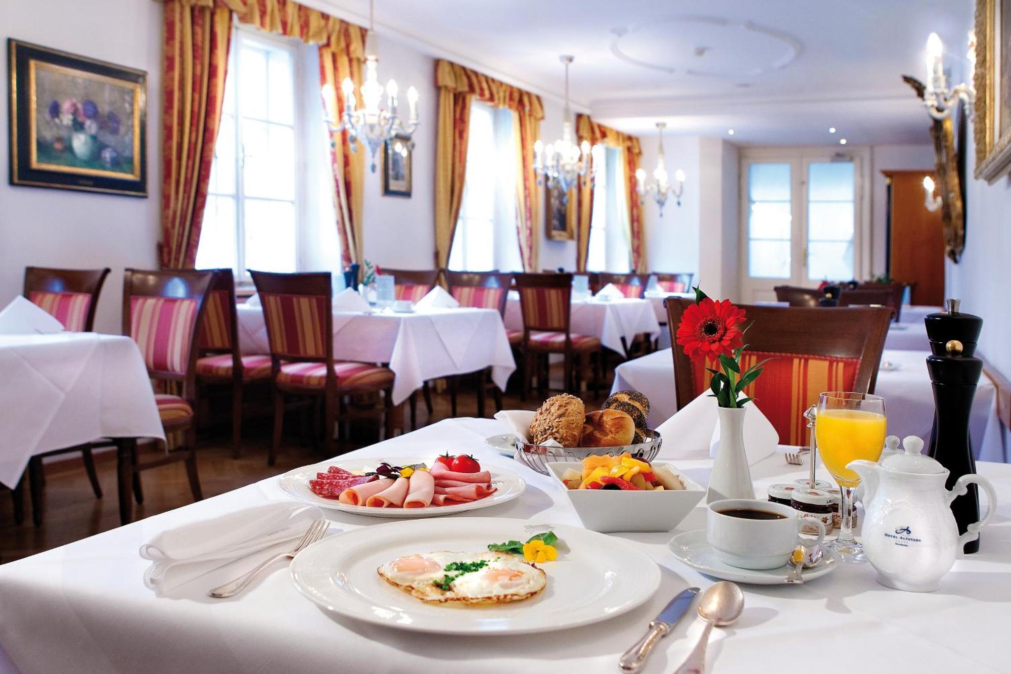 Radisson Blu Altstadt 5*