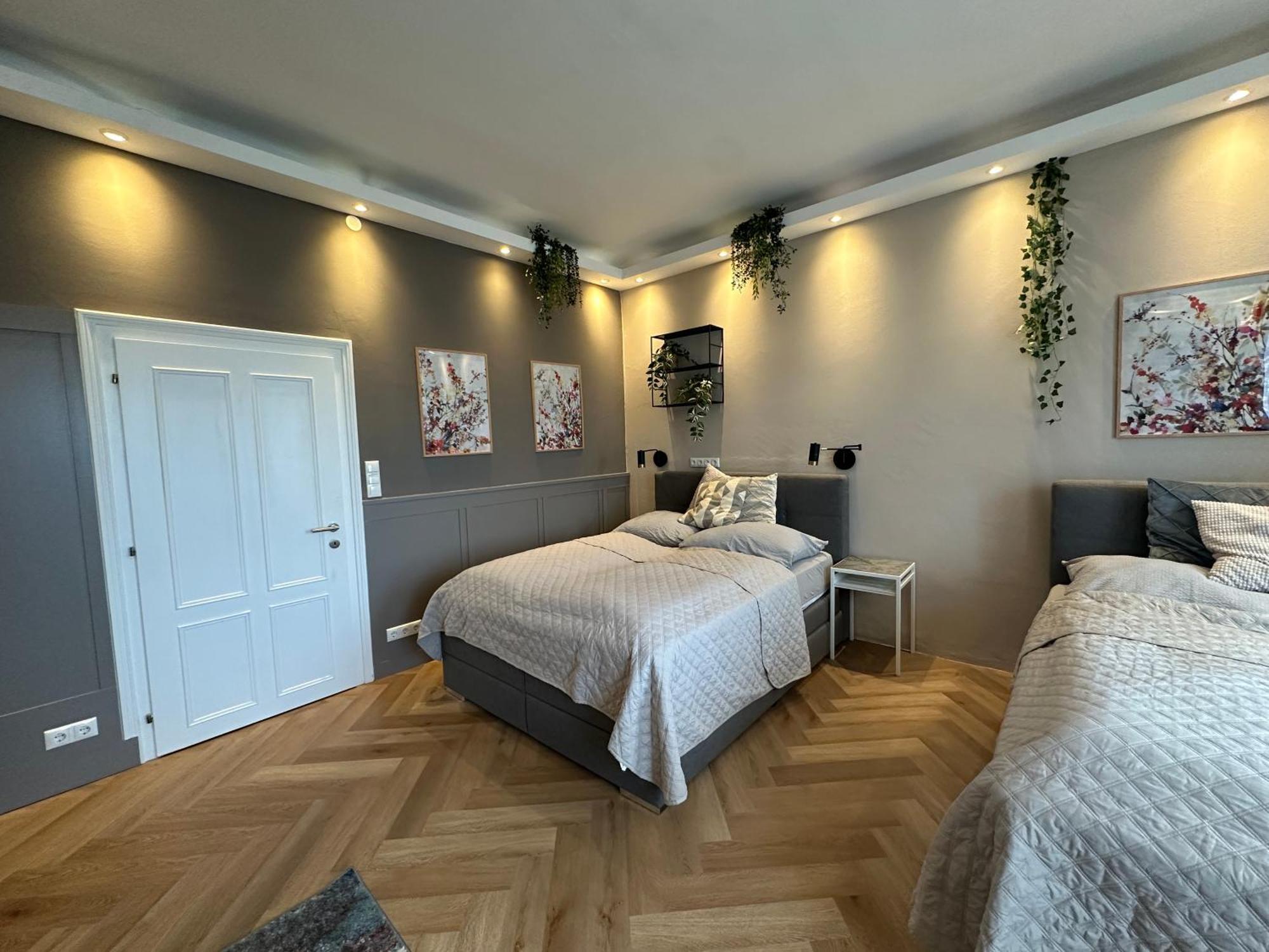 Apartment Book-a-room 33 *