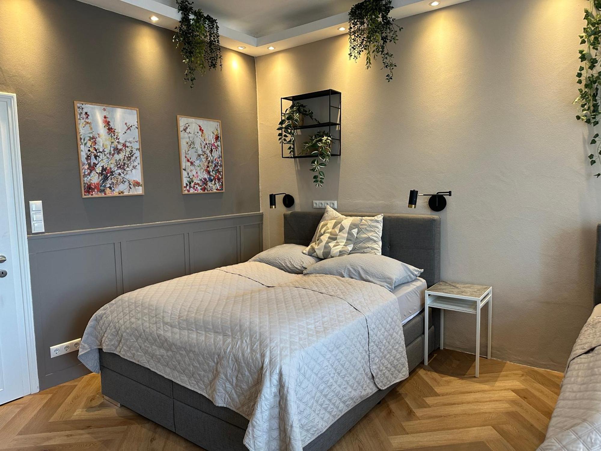 Apartment Book-a-room 33 *