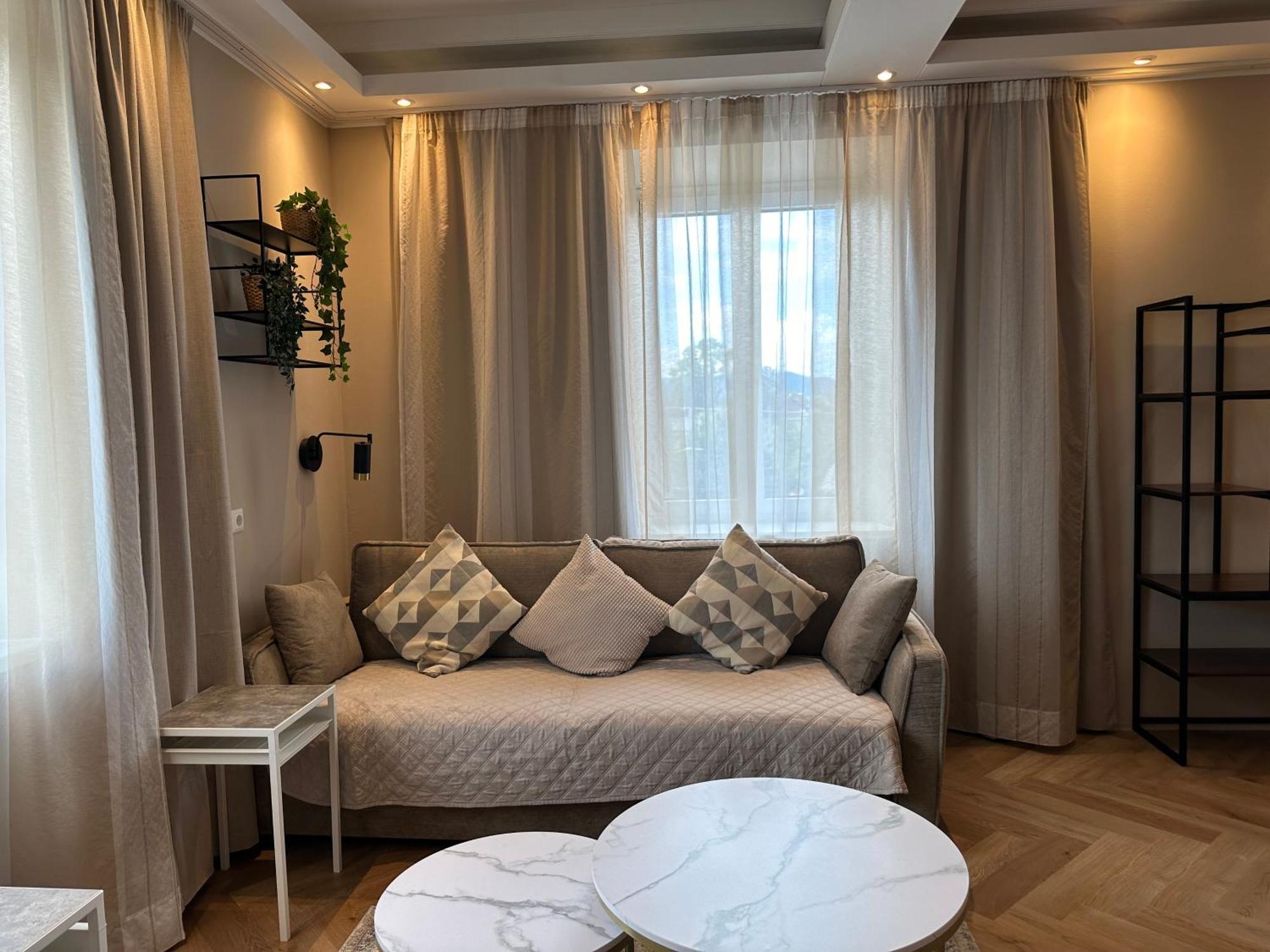 Apartment Book-a-room 33 *