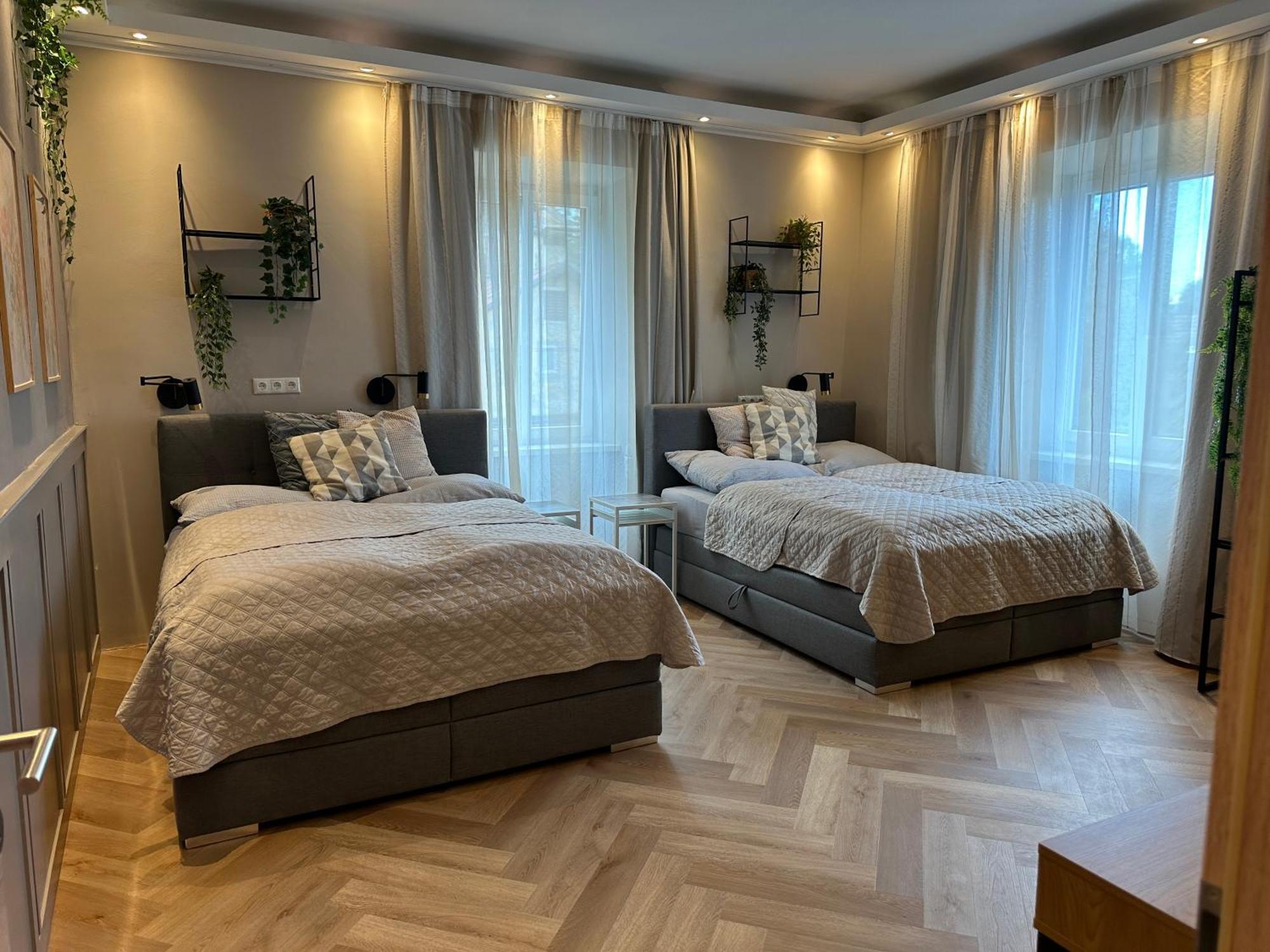 Apartment Book-a-room 33 *