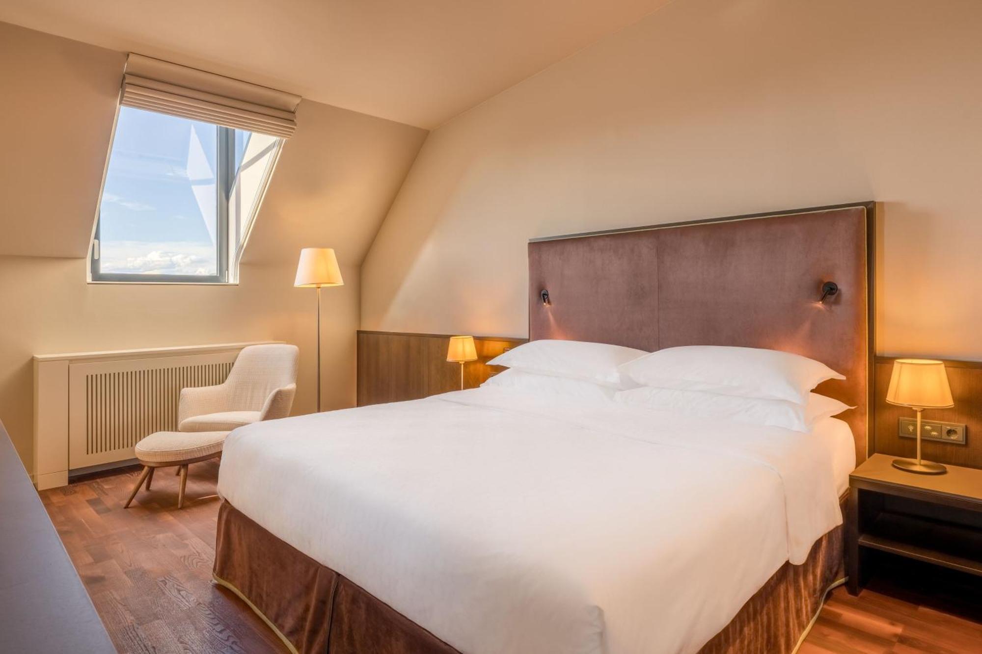 Sheraton Grand Hotel 5*