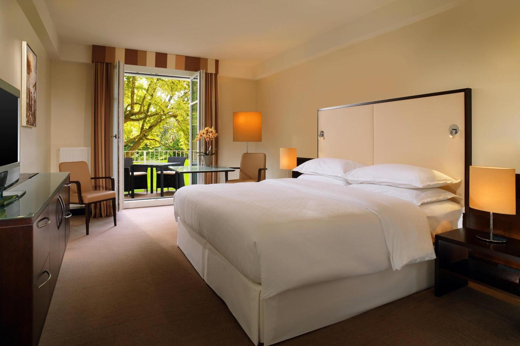Sheraton Grand Hotel