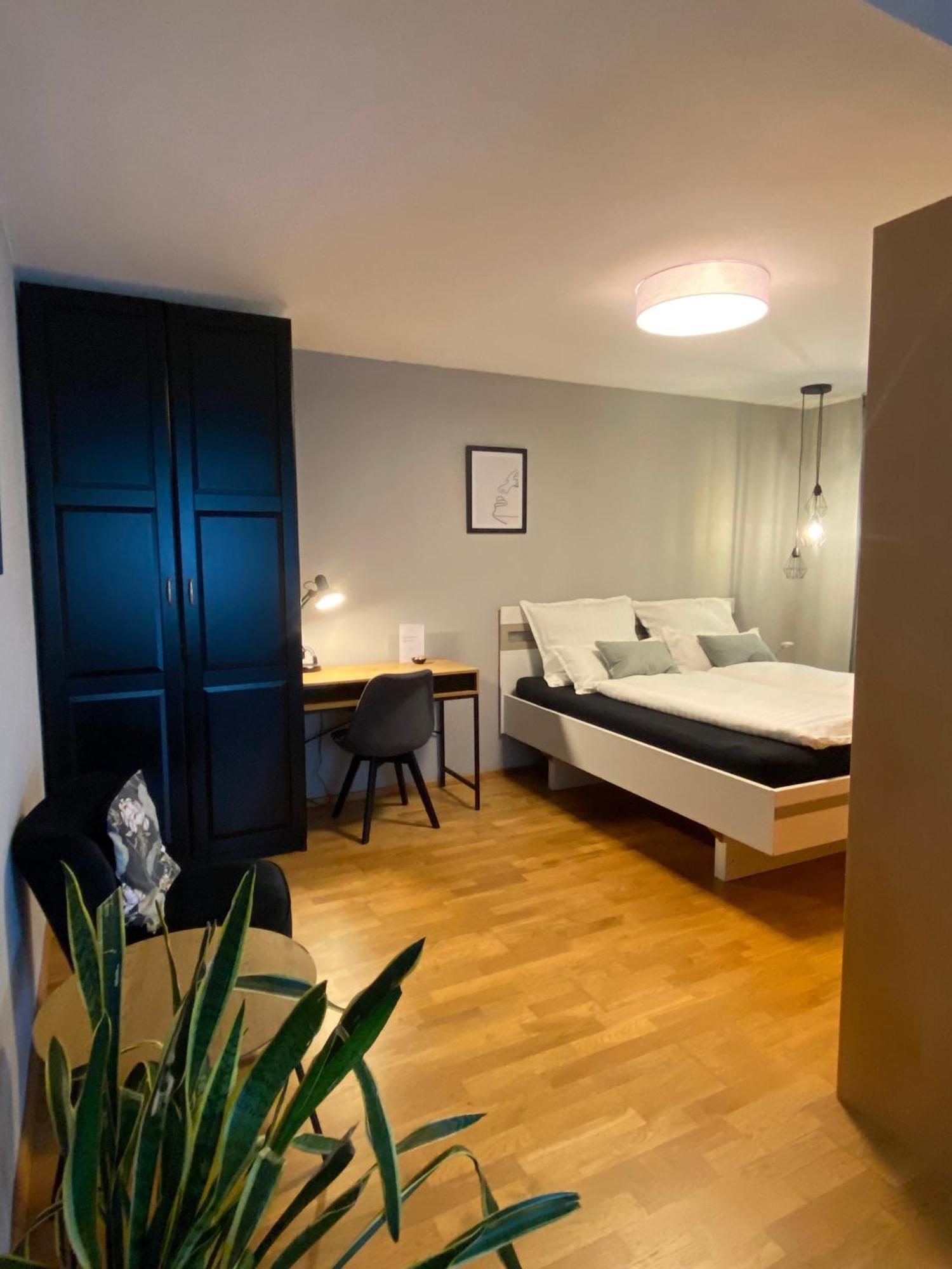 Grüne Stadtoase: Gartenwohnung Mit Parkplatz Apartment *