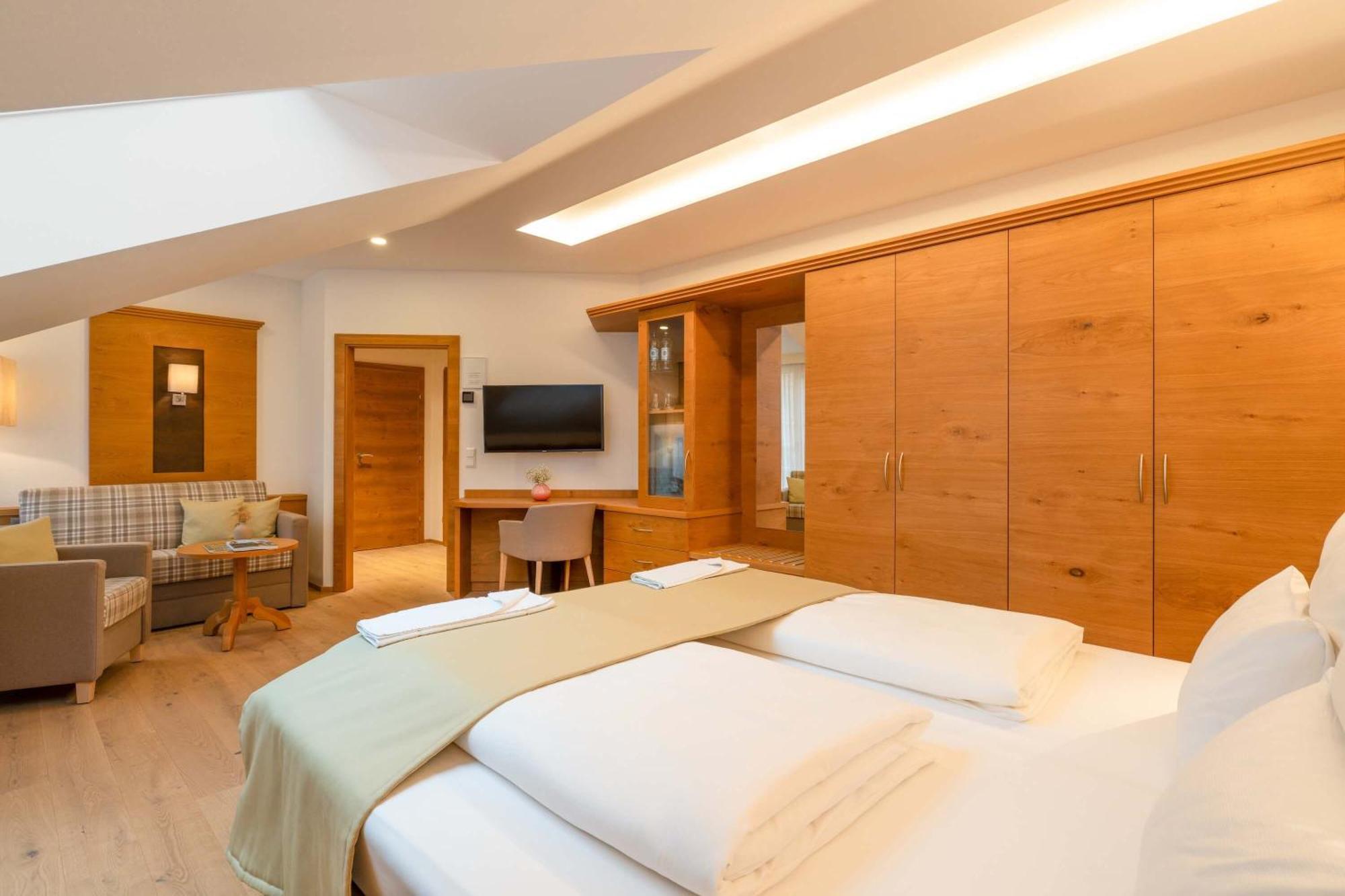 Hotel Romantik Gersberg Alm Ueber Mit Outdoorpool 4*