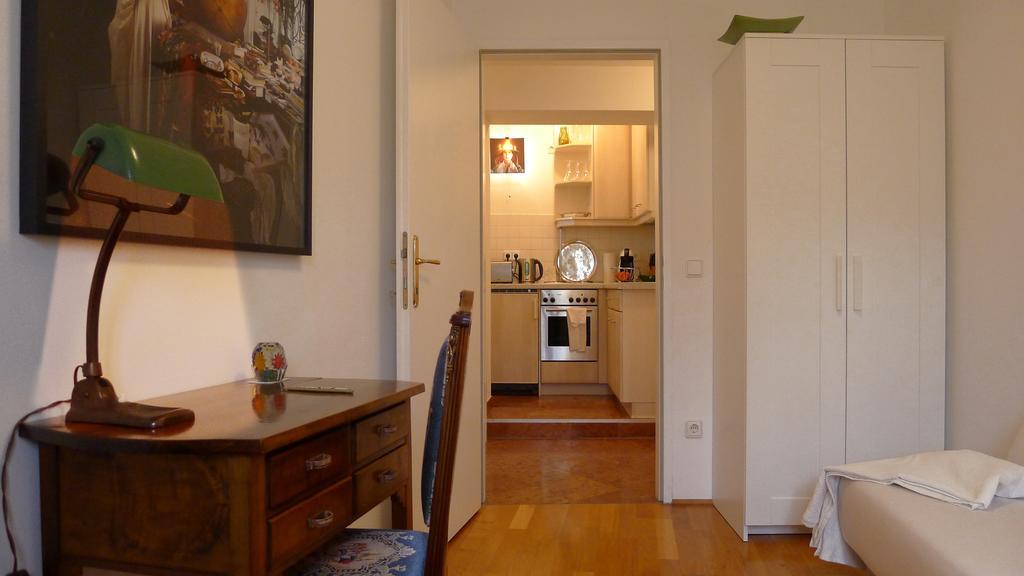 Artist's Altstadt-apartment *