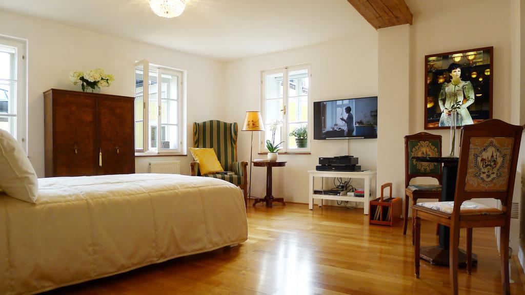 Artist's Altstadt-apartment