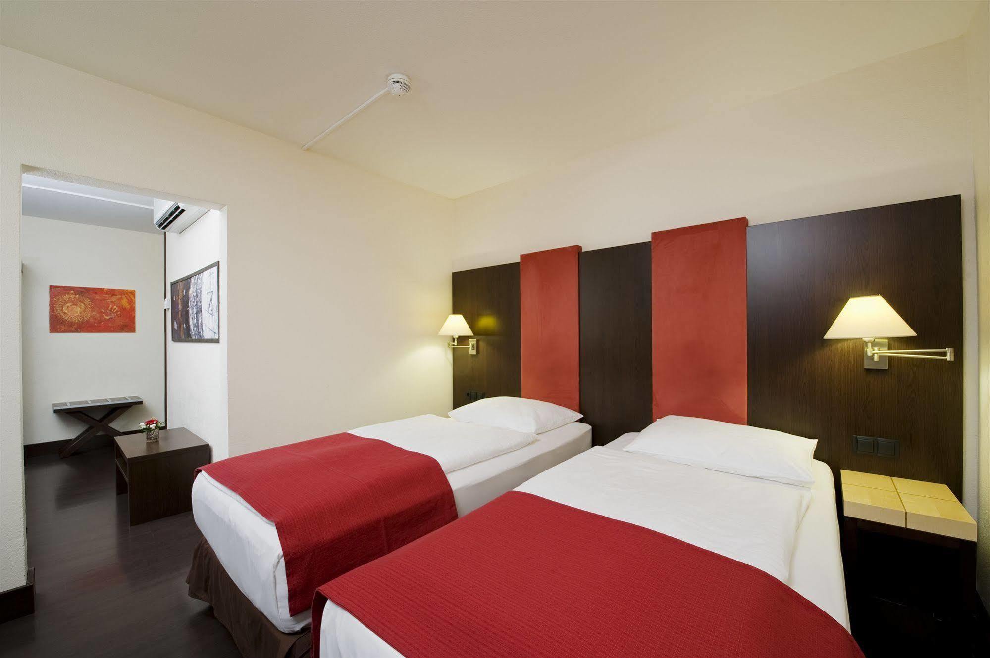 Nh Collection Hotel 4*
